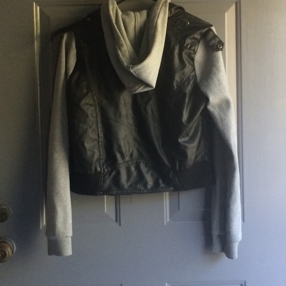 Leather jacket with sleeves - Picture 2 of 2