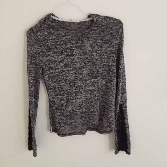 Aeropostale black and white sweater w hood