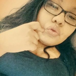 Meet your Posher, Larrissa