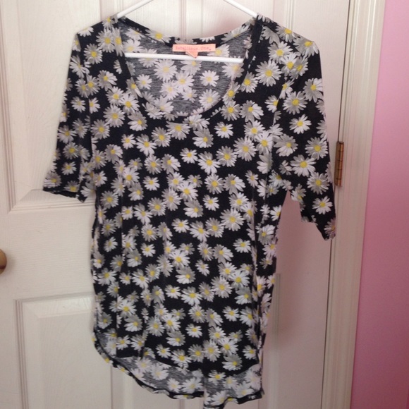 Rebellion One Daisy Top 🌸💐