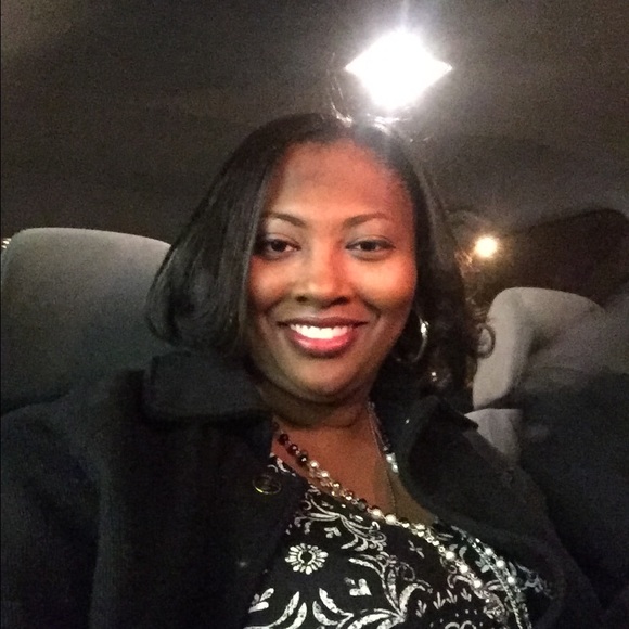 Meet your Posher, Sierra - Picture 1 of 1