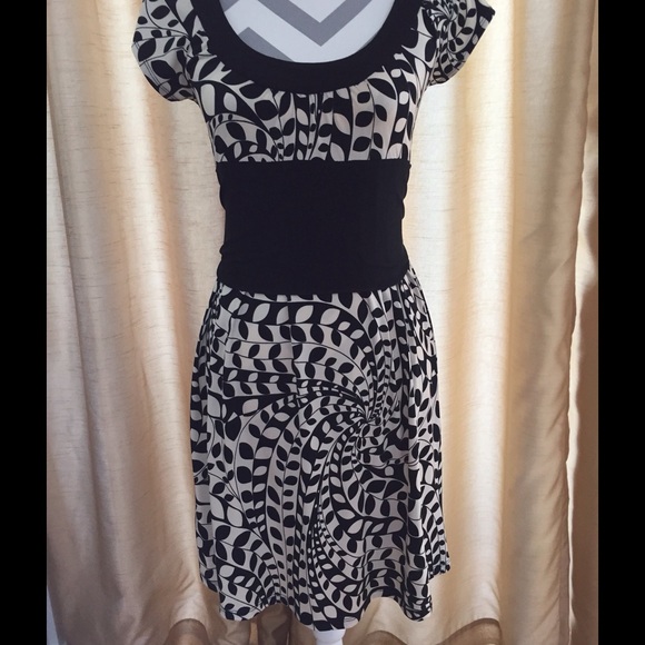 MIDI length printed dress