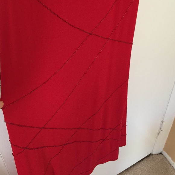 Rimini red gown with beaded detail - Picture 3 of 3