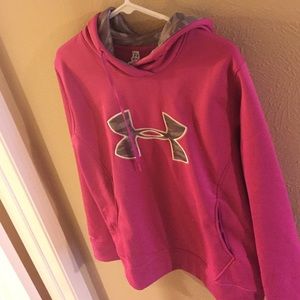 Magenta/fuchsia under Armour hoodie