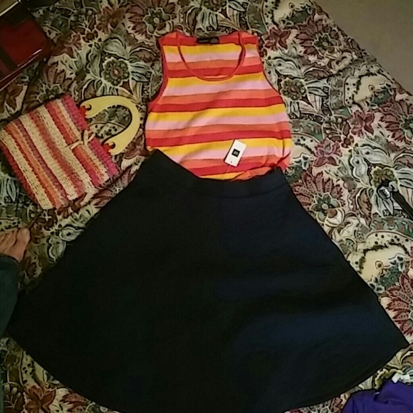 Black short/midi perfect fit skirt