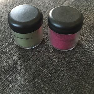 Green pigment eyeshadow & pink reflects glitter