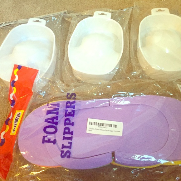 Foam pedicure slippers and manicure bowls