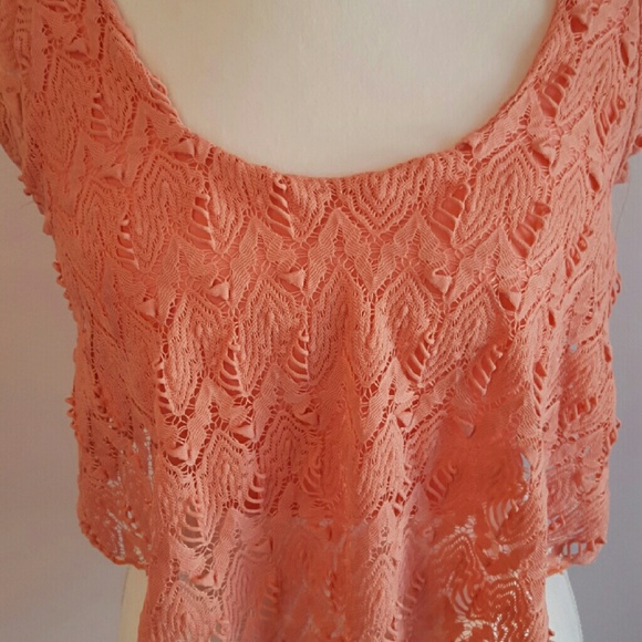 Scoop lace crop top - Picture 2 of 3