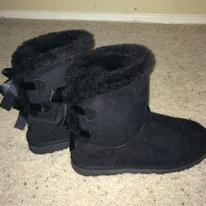 Black short uggs
