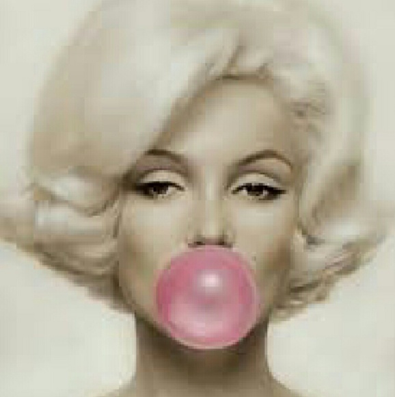 Meet your Posher, Jessica - Picture 2 of 2