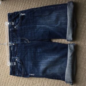 !IT Jeans Los Angeles Bermuda shorts. Medium wash.
