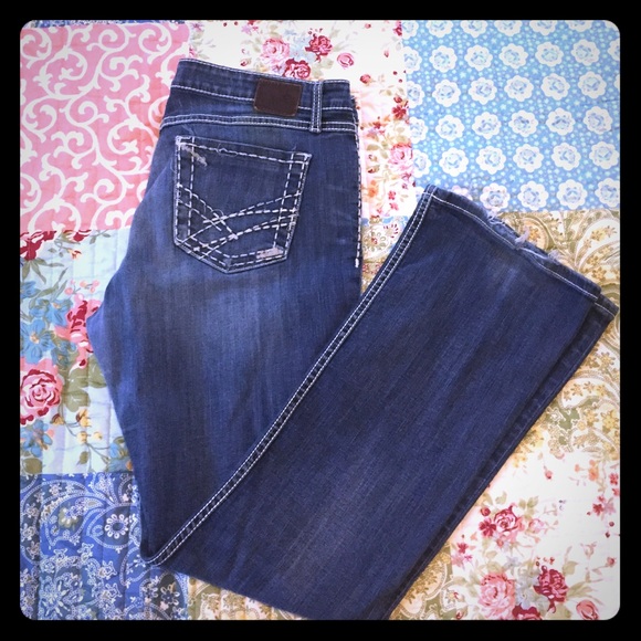 Dark wash BKE Kate jeans. Size 33x31