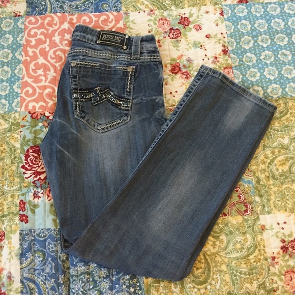 Cute miss me easy cropped jeans.