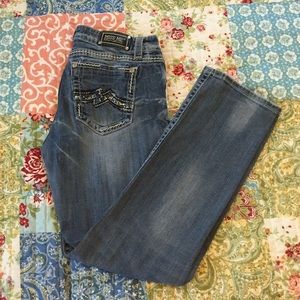 Cute miss me easy cropped jeans.