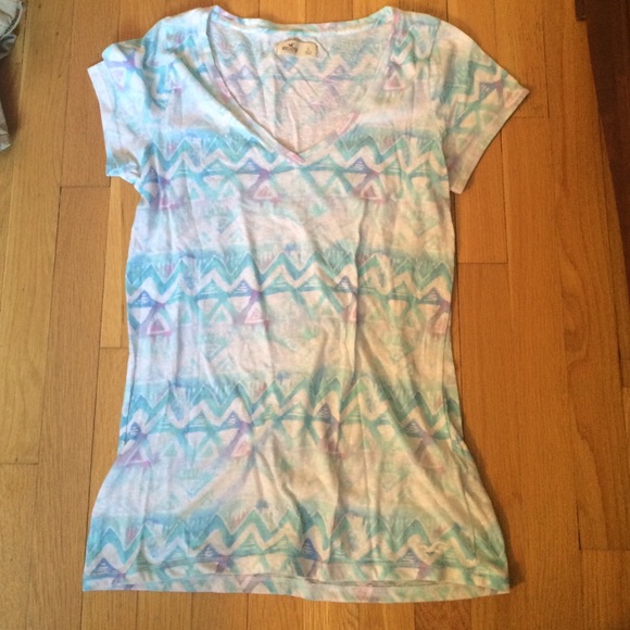 Hollister tee