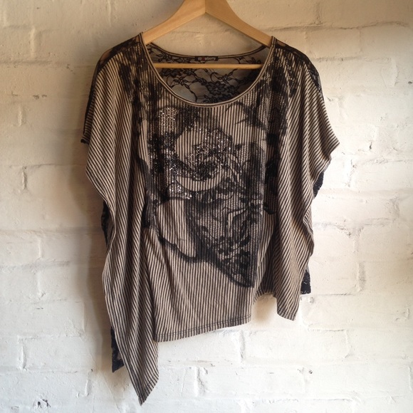 😎 Asymmetrical Lace Top. Funky!