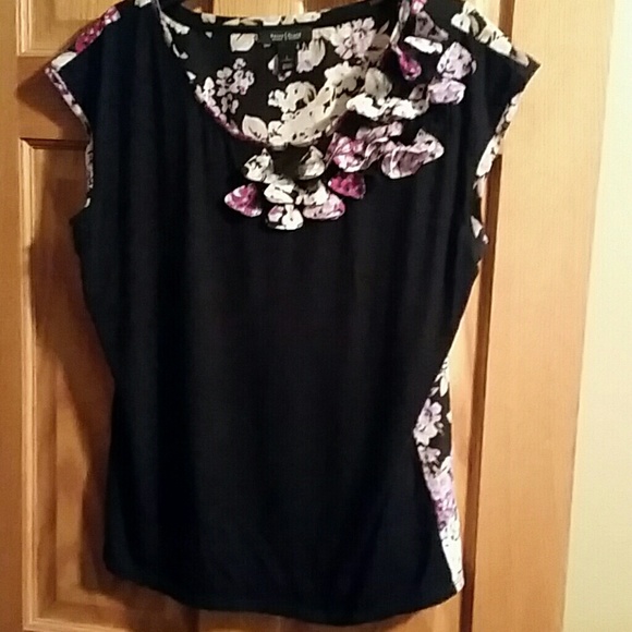 White House Black Market solid front tee