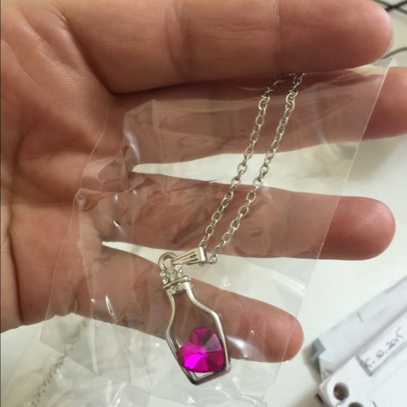 (J1) Heart in a Bottle Necklace - Picture 4 of 4