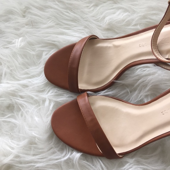 SOLD!! BRAND NEW! Tan Heels. - Picture 2 of 4