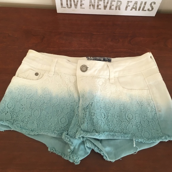 Ombré shorts with crochet pattern!