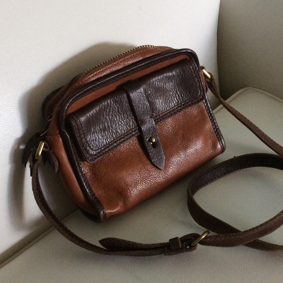 Madewell Handbags - Madewell the Camden cross body bag