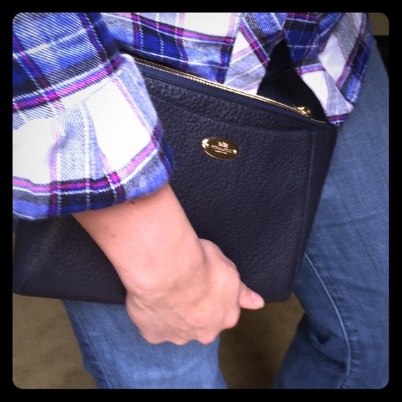 🎉Sale🎉 NWT Midnight Blue Leather Coach Clutch - Picture 1 of 4
