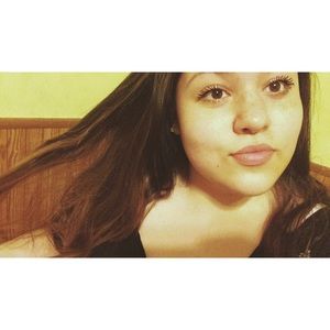 Meet your Posher, Nadia