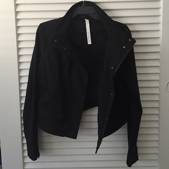 Lululemon cropped jacket
