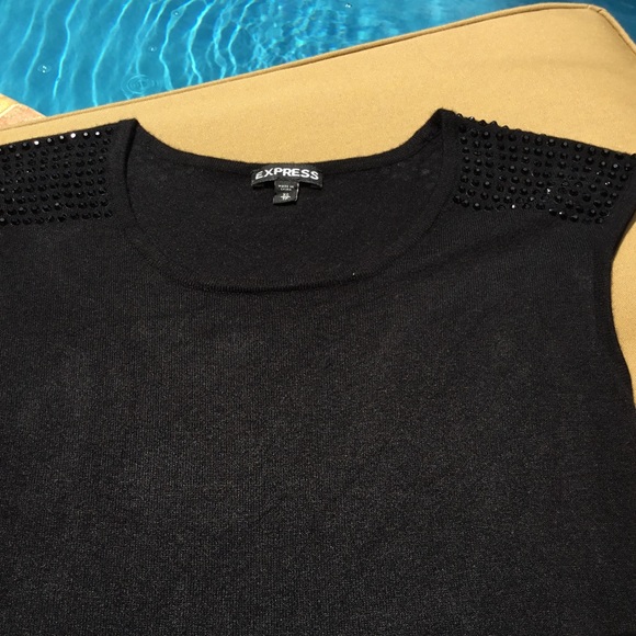 CLOSET CLOSED FOR SUMMER - Picture 3 of 4