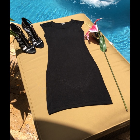 CLOSET CLOSED FOR SUMMER - Picture 2 of 4