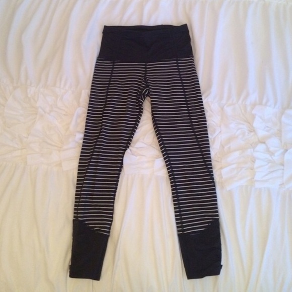 B&W Runday Cropped Striped Leggings
