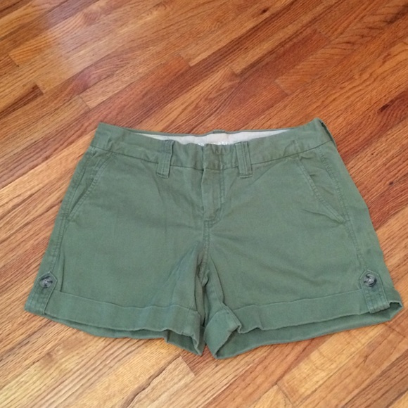 Banana Republic khaki green shorts - Picture 1 of 4