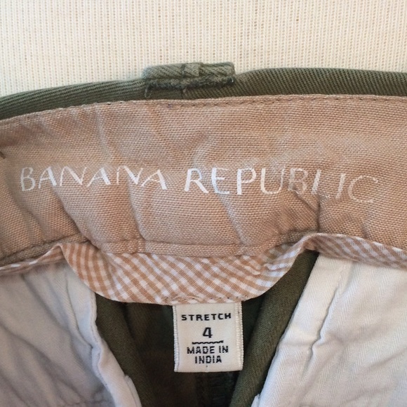 Banana Republic khaki green shorts - Picture 3 of 4