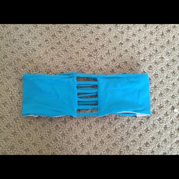 Turquoise stringy bikini top 🌴