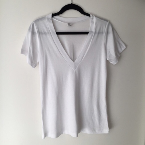 🚫SOLD🚫 White Basic Cotton V Neck T-Shirt - Picture 3 of 4