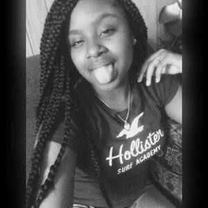 Meet your Posher, Michaela