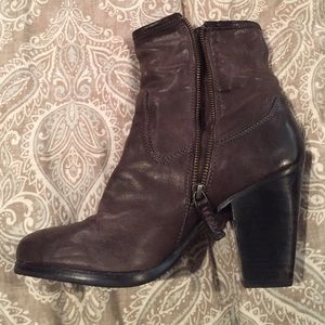 FRYE Patty Artisan Zip Booties