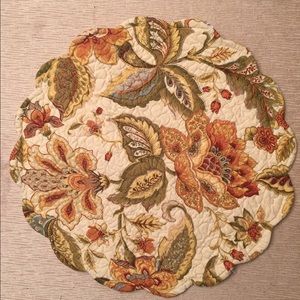 Beautiful Round Placemats & Matching Napkins 6ea