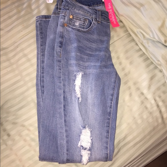 ripped distressed skinny jeans