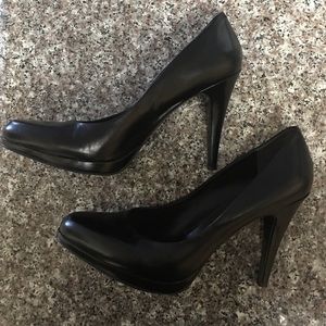 Nine West black leather pumps