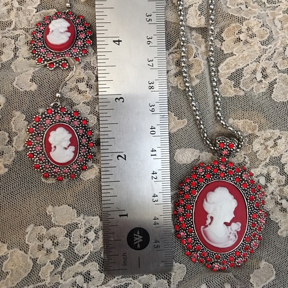 Red Bling Cameo Pendant & Earring Set - Picture 2 of 3