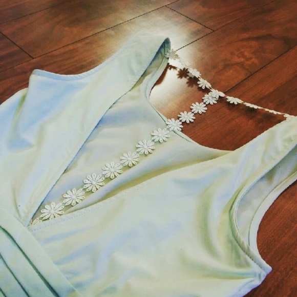 Cute mint green dress - Picture 2 of 4