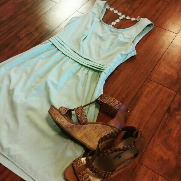 Cute mint green dress - Picture 4 of 4