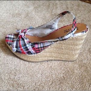 Size 8 plaid Espadrilles.