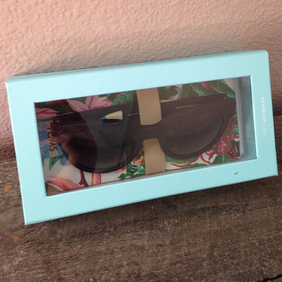 Brand new TOMS traveler sunglasses (Florentin)