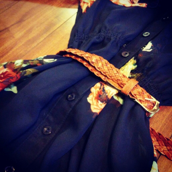 Cute spring dress - Picture 3 of 4