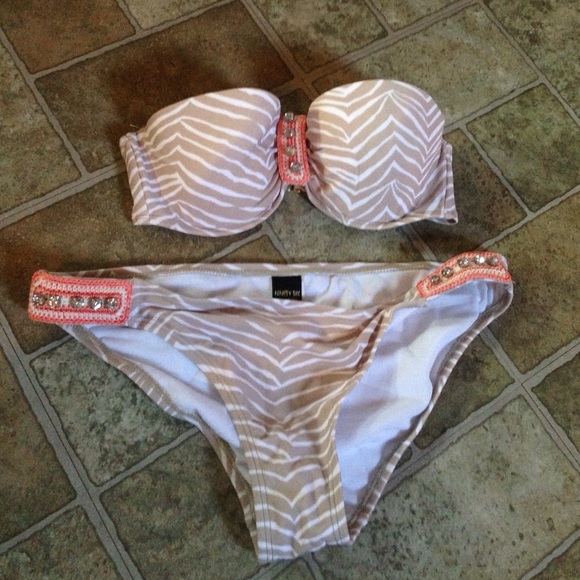 Swim suit with rhinestone embellishment new - Picture 1 of 3