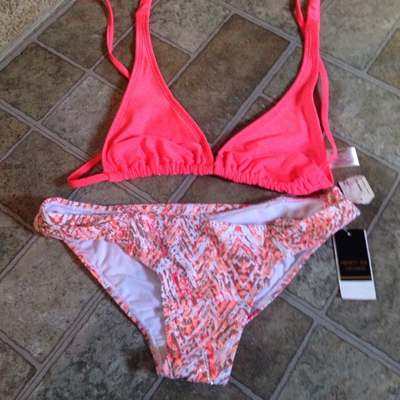 Swim suite - Picture 1 of 2