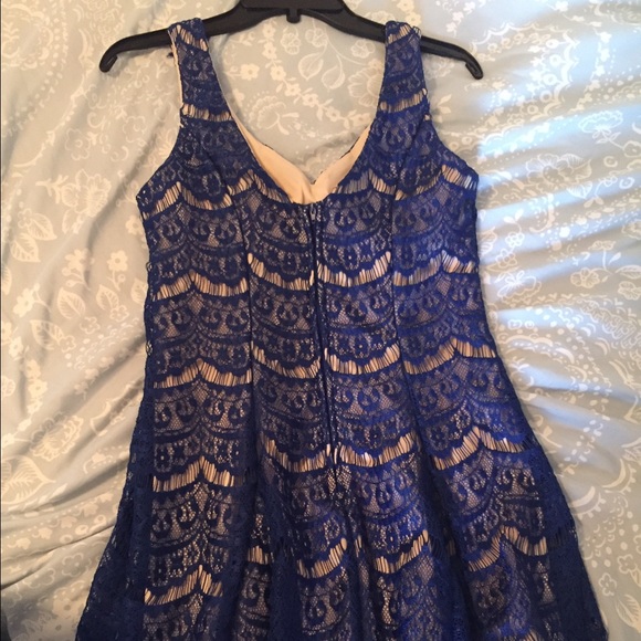 Dress - Picture 3 of 4