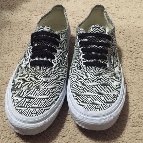 black and white pattern vans